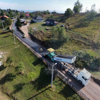Asfaltiranje 1500 metara lokalnog puta u MZ Gajevi